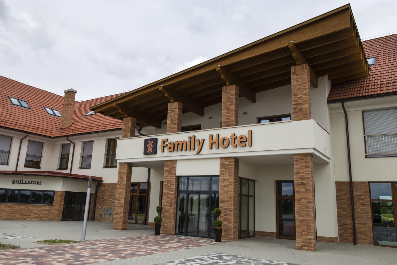 Family-Hotel Balástya Exterior foto