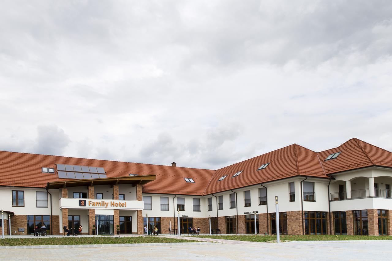 Family-Hotel Balástya Exterior foto